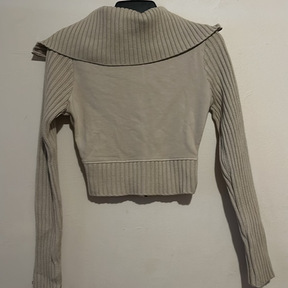 NWT URBAN OUTFITTERS BDG CRÈME CROP SWEATER - Picture 2 of 3